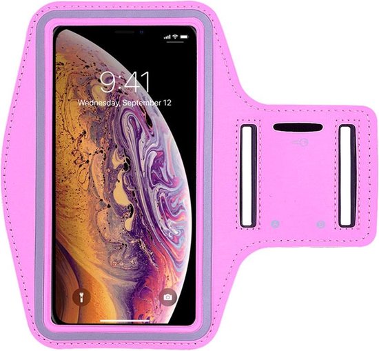 Brassard de sport rose clair avec accent gris, adapté aux smartphones.