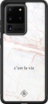 Casimoda® hoesje - Geschikt voor Samsung Galaxy S20 Ultra - C'est La Vie - Luxe Hard Case Zwart - Backcover telefoonhoesje - Bruin/beige