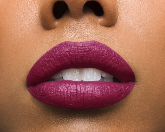 Rouge à Lèvres Maybelline Color Sensational Vivid Matte - Teinte 35 Rebel Red | Finition Mate Longue Tenue Neuf