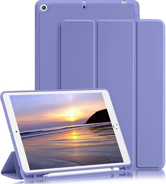 Paars tablethoesje met tablet erin, getoond in gesloten en standaard stand.
