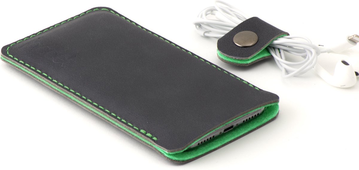 JACCET lederen iPhone 14 Pro Max sleeve - antraciet/zwart leer met groen wolvilt - Handgemaakt in Nederland