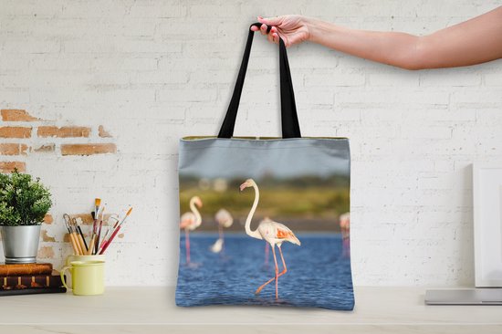 MuchoWow® Schoudertas - Strandtas - Big Shopper - Boodschappentas - Een groep flamingo's in het water - 45x45 cm - Katoenen tas