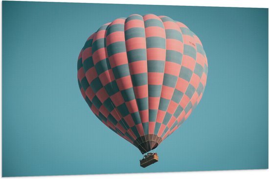 WallClassics - Vlag - Blauw met Roze Geblokte Luchtballon - 120x80 cm Foto op Polyester Vlag