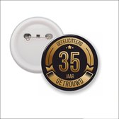 Button Met Speld 58 MM - Gefeliciteerd 35 Jaar Getrouwd