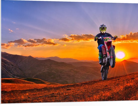 WallClassics - Plaque de Mousse PVC - Motocycliste au Paysage de Montagne avec Soleil - Photo 100x75 cm sur Plaque de Mousse PVC (Avec Système d'accrochage)