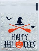 Kleine cellofaan zakjes met plakstrip - Happy Halloween - Transparant met witte, oranje en zwarte opdruk - 10 centimeter x 10 centimeter - Nummer 1 - Vierkant - Hersluitbaar - 50 stuks - Snoepjes - Koekjes - Traktatie - Kadootje - Give aways