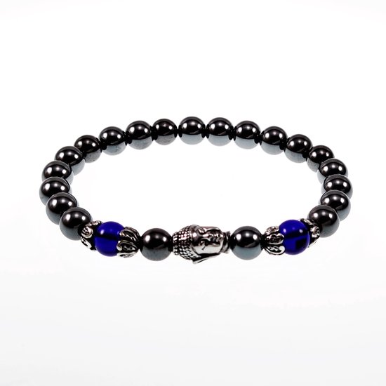 Armband van zwarte hematieparels met twee blauwe kralen en een zilverkleurige Boeddha-bedel.