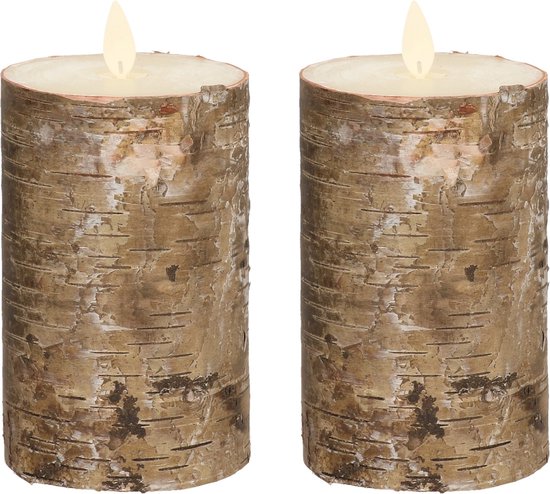 2x stuks bruine berkenhout kleur LED kaarsen / stompkaarsen 12,5 cm - Luxe kaarsen op batterijen met bewegende vlam