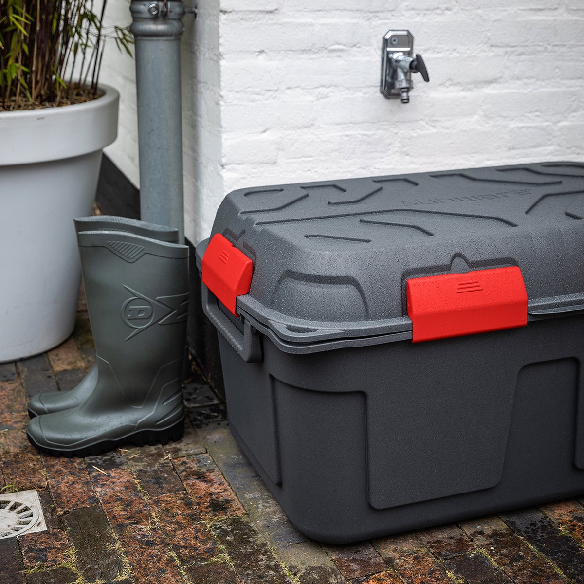 Outdoor Opbergbox 35L – Waterdichte Stapelbare Kist Met Deksel, Ingebouwde Handgrepen, Houten Deksel, Weerbestendig PP – Ideaal Voor Camping, Tuin, Picknick En Opslag In Huis