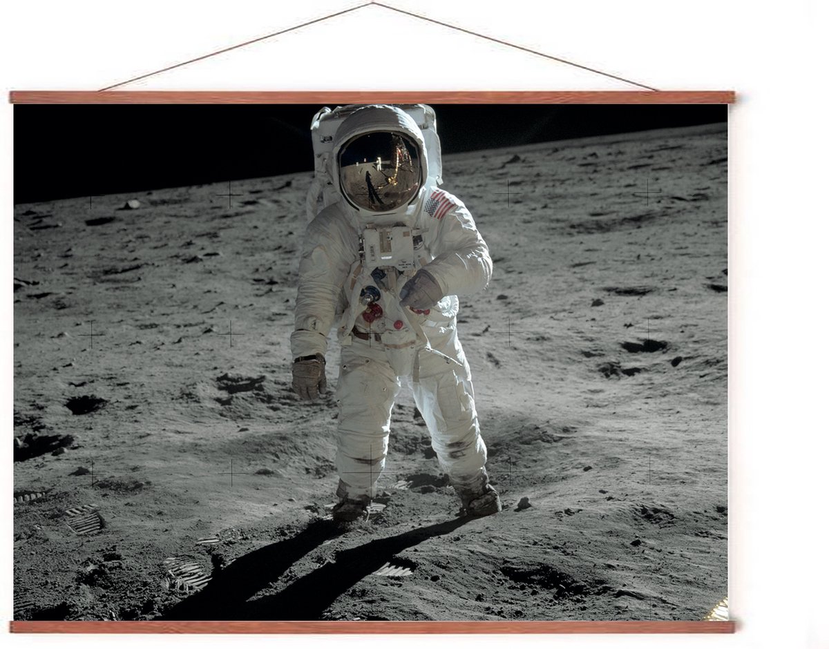 Esque Poster In Posterhanger - Astronaut op de maan - 50x70 cm - Kader Hout - NASA - Neil Armstrong - Ophangsysteem