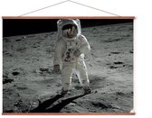 Poster In Posterhanger - Astronaut op de maan - 50x70 cm - Kader Hout - NASA - Neil Armstrong - Ophangsysteem