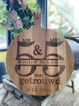 Serveerplank 55 jaar - 55 jaar getrouwd - maat 35 - puur hout - huwelijk - bruiloft - te personaliseren met naam