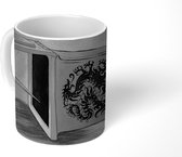 Mok - tekening van een kiwi vogel bij een container - zwart wit - 350 ML - Beker