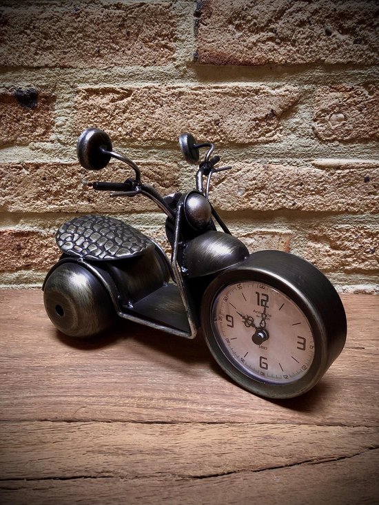 Horloge de table en métal moto 17 cm de haut - horloge de table - horlogerie - montre - style industriel - vintage - industriel - horloge - table - métal - cadeau - cadeau - cadeau promotionnel - noël - nouvel an - anniversaire - original - intérieur