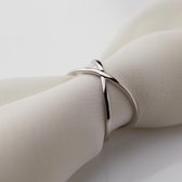 Minimalistisch ontwerp elegante kruislijn sterling zilveren ring