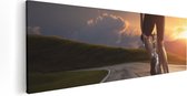 Artaza Canvas Schilderij Wielrennen Fietser op de Weg bij Zonsondergang - 120x40 - Groot - Foto Op Canvas - Canvas Print