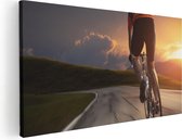 Artaza Canvas Schilderij Wielrennen Fietser op de Weg bij Zonsondergang - 80x40 - Foto Op Canvas - Canvas Print