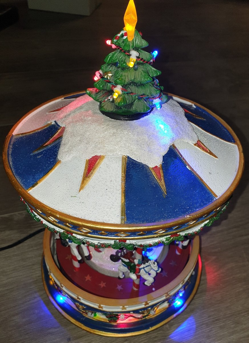 kerst carrousel, kerst kermis draaimolen licht en geluid.