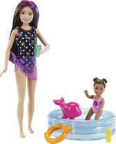 Barbie Family Skipper Babysitter Speelset - Barbiepop met Minipop en Zwembad