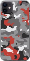 Geschikt voor iPhone 12 mini hoesje - Camouflage patroon met rode accenten - Siliconen Telefoonhoesje - Verjaardag cadeau tiener