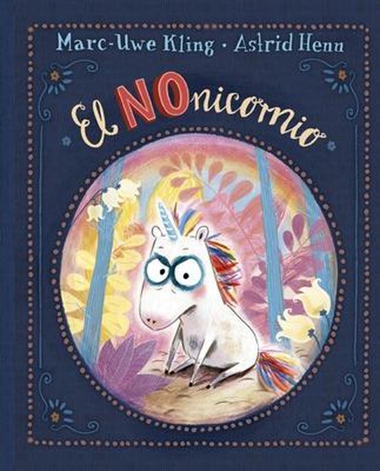 Boek 'El NOnicornio' met een illustratie van een witte eenhoorn met grote ogen en een regenboogmanen, zittend in een bosrijke omgeving.