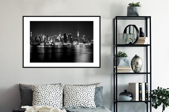 Cadre photo avec affiche Zwart Wit- Skyline réfléchie de New York - noir et blanc - 120x80 cm - Cadre pour affiche