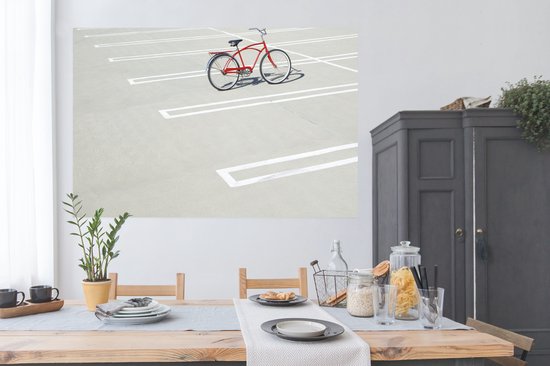 Poster Un vélo garé rouge 180x120 cm - Tirage photo sur Poster (décoration murale salon / chambre) XXL / Groot format!