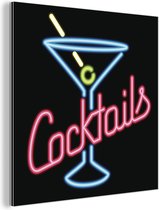 Wanddecoratie Metaal - Aluminium Schilderij Industrieel - Een illustratie van een neon bar bord 'cocktails' - 50x50 cm - Dibond - Foto op aluminium - Industriële muurdecoratie - Voor de woonkamer/slaapkamer