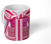 Mok - Stapel roze cadeautjes voor valentijn - 350 ML - Beker