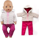 Skipak Roze Zigzag Patroon - Poppenkleertjes voor Pop 43 cm - Losse Broek en Jas - Geschikt voor o.a. Baby Born