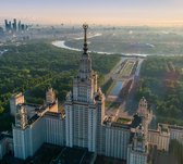Staatsuniversiteit en skyline van Moskou bij zonsopgang  - Fotobehang (in banen) - 250 x 260 cm