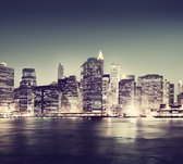 De nachtelijke skyline van Manhattan in New York City - Fotobehang (in banen) - 350 x 260 cm
