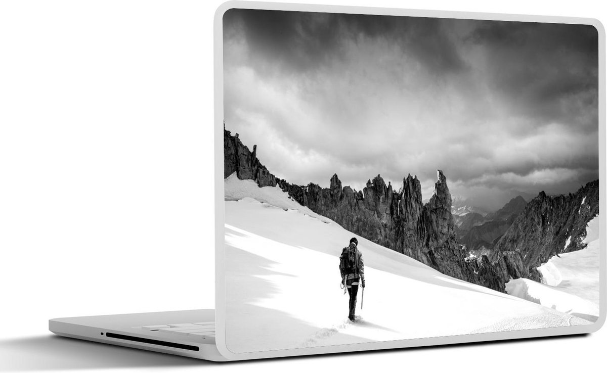 Afbeelding van product SleevesAndCases  Laptop sticker - 14 inch - Bergbeklimmer op de Mont Blanc - zwart wit