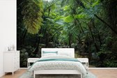 Behang - Fotobehang Riviertje in tropische jungle - Breedte 420 cm x hoogte 280 cm