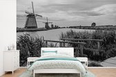 Behang - Fotobehang Molen - Nederland - Zwart - Wit - Breedte 450 cm x hoogte 300 cm