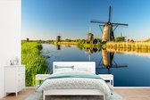 Les moulins à vent de Kinderdijk se reflètent dans l'eau aux Pays-Bas papier peint photo vinyle largeur 390 cm x hauteur 260 cm - Tirage photo sur papier peint (disponible en 7 tailles)