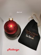 Kerst Gepersonaliseerde Kerstbal met naam met gratis opbergtasje rood matt met zwarte letters