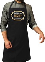 Naam cadeau Master chef Lesley keukenschort/ barbecue schort zwart voor heren/ mannen - cadeau vaderdag/ verjaardag/ Pensioen