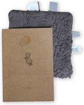 Snoozebaby geboortecadeau set: geboortekaartje + envelop + duurzaam gemaakte gift - alleen nog maar 2 postzegeltjes plakken - Storm Grey