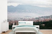 Brouillard sur la ville colombienne de Medellín en Amérique du Sud Papier peint photo en vinyle largeur 420 cm x hauteur 280 cm - Tirage photo sur papier peint (disponible en 7 tailles)