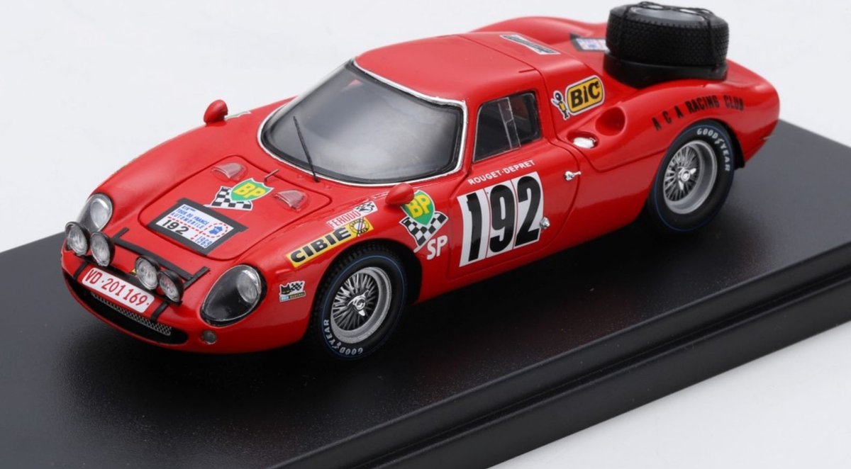 De 1:43 Diecast Modelcar van Ferrari 250LM #192 van de Tour de France van 1969. De coureurs waren Rouget en Depret. De fabrikant van het schaalmodel is Best-Models. Dit item is alleen online verkrijgbaar.