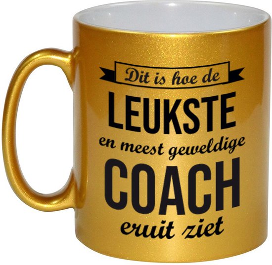 Dit is hoe de leukste en meest geweldige Coach eruitziet - Cadeau koffiemok - beker - goud - 330 ml - verjaardag / bedankt