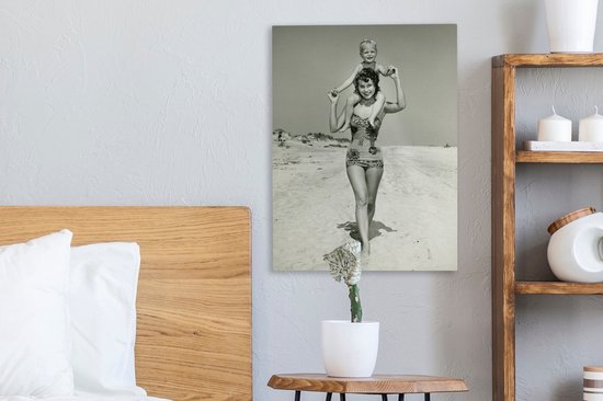 Tableau sur toile Portrait Vintage d'une mère et d'un fils en vacances en noir et blanc - 30x40 cm - Décoration murale
