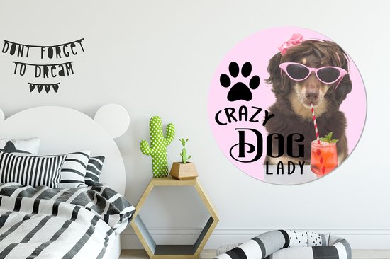 Cercle mural - Cercle mural - Citation Chiens 'Crazy dog lady' sur fond avec un chien et un cocktail - Aluminium - ⌀ 120 cm - Intérieur et Extérieur XXL