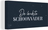 Canvas Schilderij Spreuken - Cadeau man - Schoonvader - Quote - De Leukste schoonvader - 80x40 cm - Wanddecoratie - Vaderdag cadeau - Geschenk - Cadeautje voor hem - Tip - Mannen