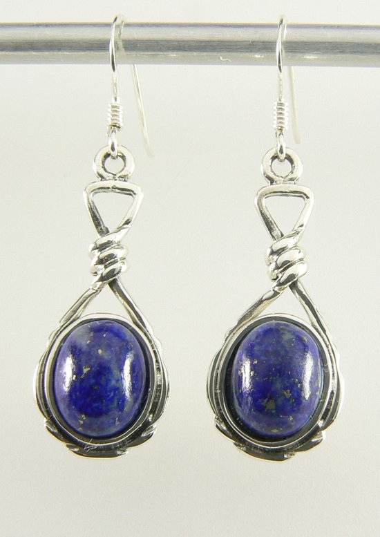 Geknoopte zilveren oorbellen met lapis lazuli
