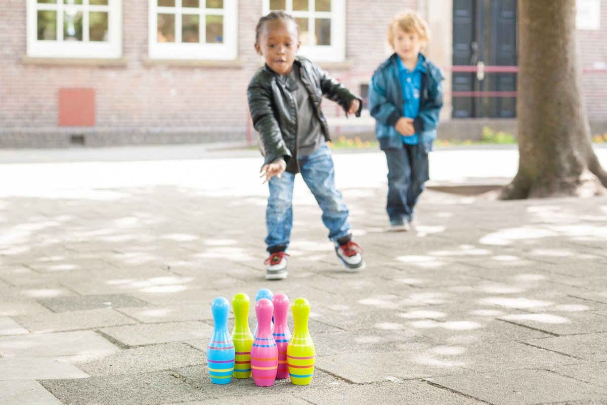 BS Toys Skittles Bowling Kegelspel - Bowlingset kinderen - bowlingset speelgoed - Actiespel - Houten speelgoed - Kinder Speelgoed 4 Jaar - Buiten speelgoed - Buitenspel - Buiten Spellen - Tuin Speelgoed - Rood & Wit - 6 Kegels — afbeelding 4