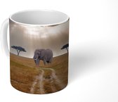 Mok - Koffiemok - Zonneschijn op een olifant in een natuurreservaat - Mokken - 350 ML - Beker - Koffiemokken - Theemok