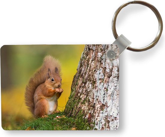 Sleutelhanger - Rode eekhoorn naast de boom - Uitdeelcadeautjes - Plastic