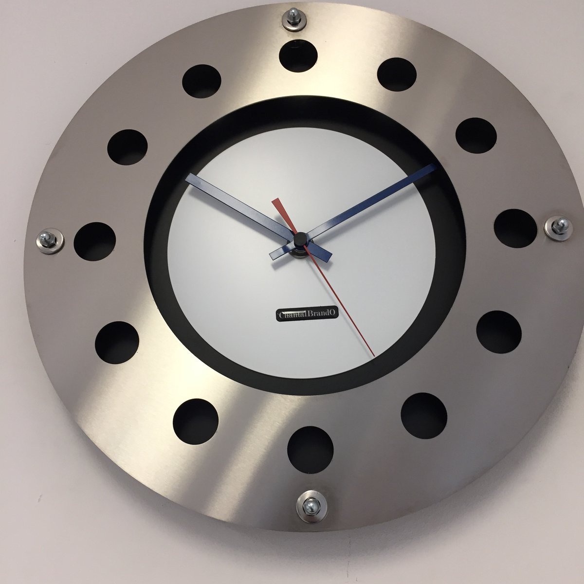 WANDKLOK MECANICA FULL BLACK WITH WHITE COLOR SMALL INNER CIRCLE DARKBLUE RED POINTER MODERN DUTCH DESIGN HANDGEMAAKT 40 cm